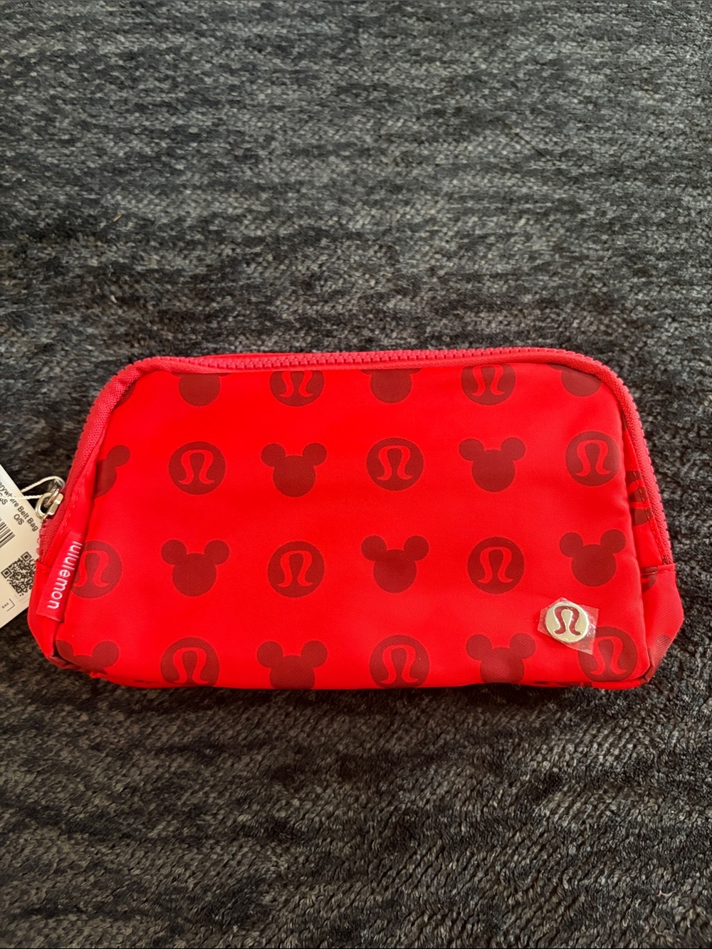 lululemon everywhere Belt Bag Disney